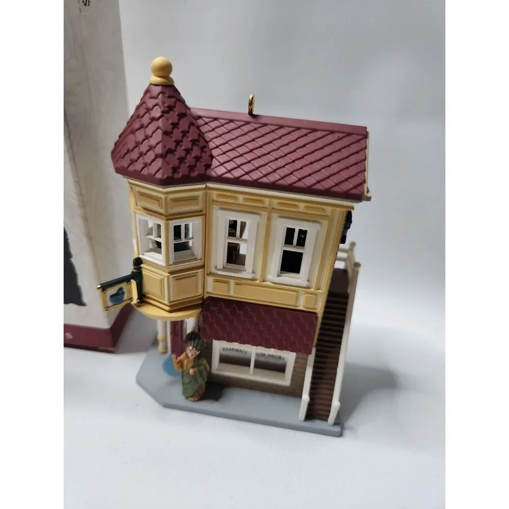 Hallmark Keepsake Ornament – Neighborhood Drugstore (1994, Collector’s Series)